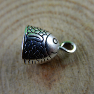 Pequeña  CAMPANITA forma pescado para jardín de hadas  1u