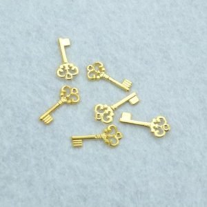 Pequeñas llaves DORADAS  para diseños steampunk   10u