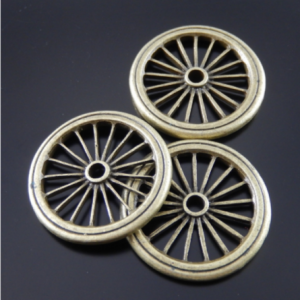 Pequeña RUEDA  antigua  para decoración de mini jardín      1u