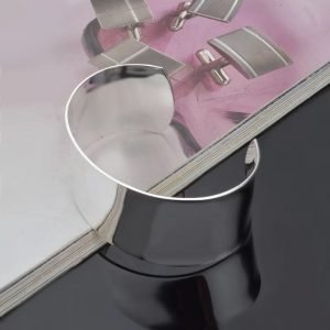 Hermoso BRAZALETE  plateado ancho    1u