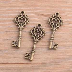 Llave  mediana VINTAGE   para diseños steampunk     1u