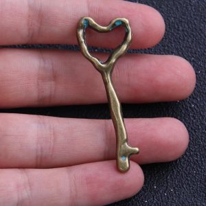 Llave  forma CORAZÓN  para diseños steampunk     1u