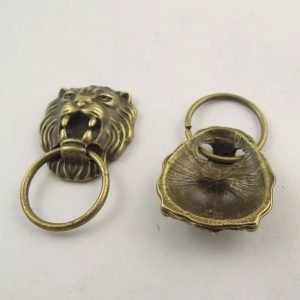 Pequeño TOMADOR DE PUERTA con aldaba,  modelo:  cabeza de león      1u