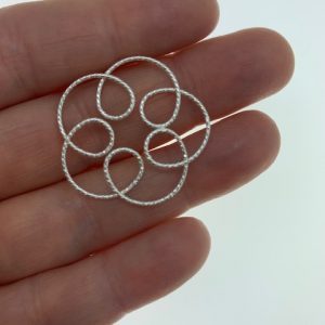 FLOR CHICA TALLADA de fina plata  Italiana  Ley 925       1u